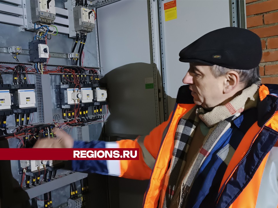 Выносим хлам ведрами: слесарь из Щелкова показал, что парализует работу канализации