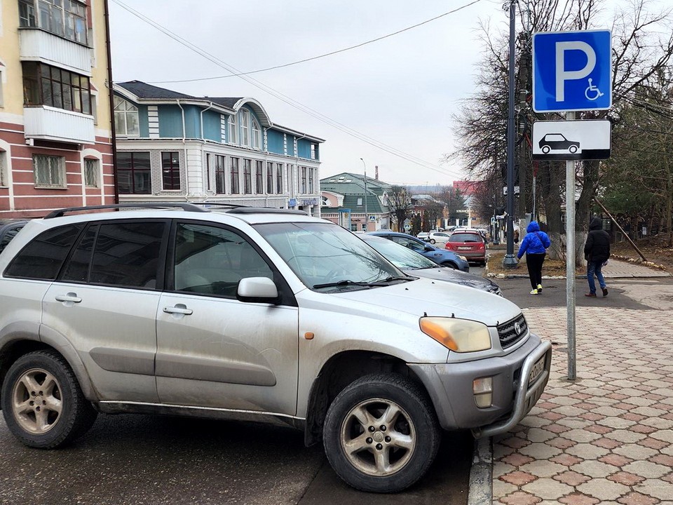 Деньги за стоянку на новых парковках в Ногинске не будут брать до 21 апреля