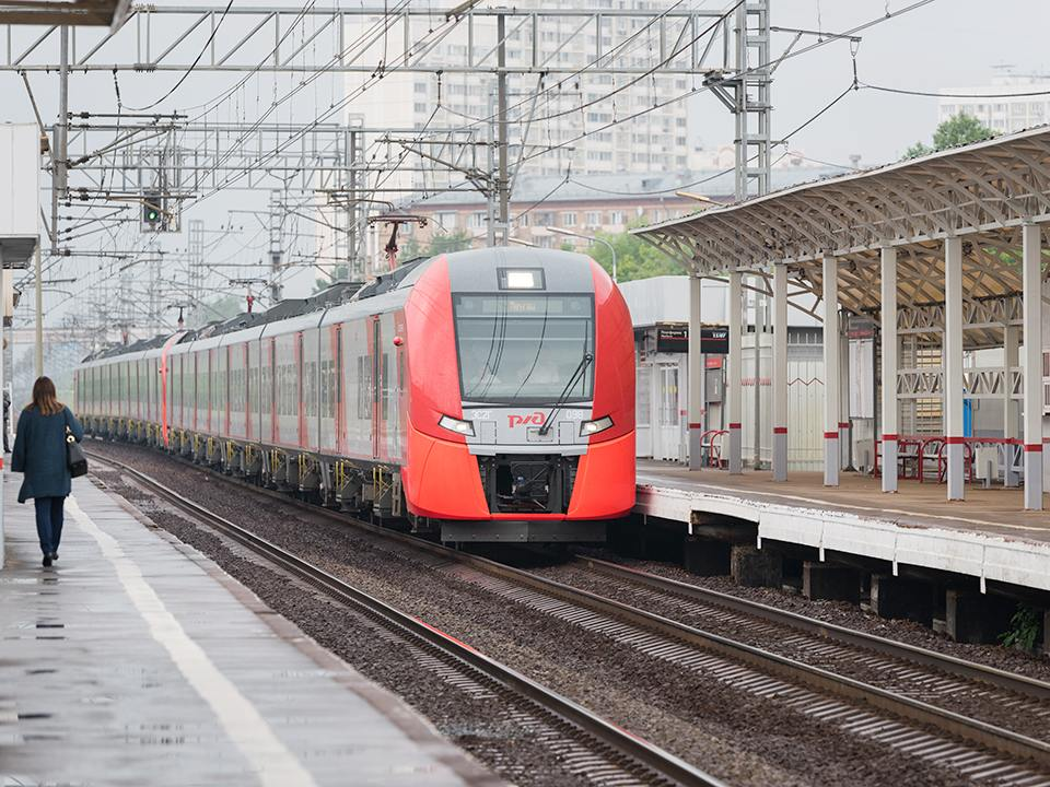 Подростки смогут ездить в поездах за полцены