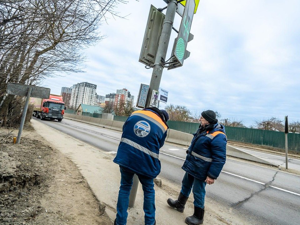 В Волоколамске с дорог убрали грязь и отремонтировали светофоры