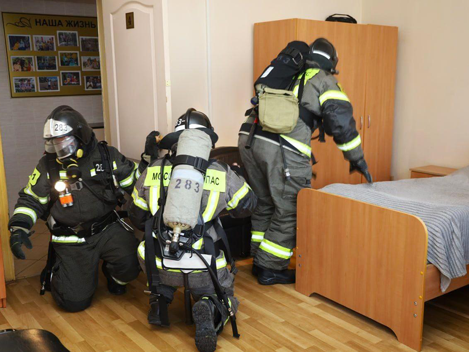 Учреждения по всему Подмосковью массово эвакуировали во время учений