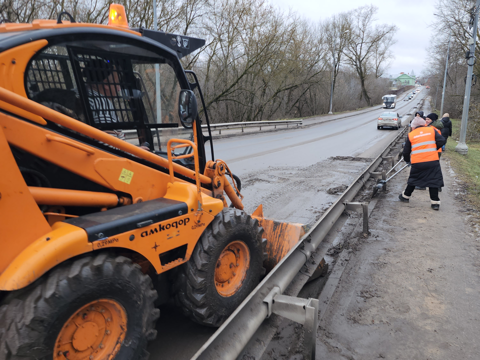 Городские службы Подольска приступили к генеральной уборке дорог раньше срока