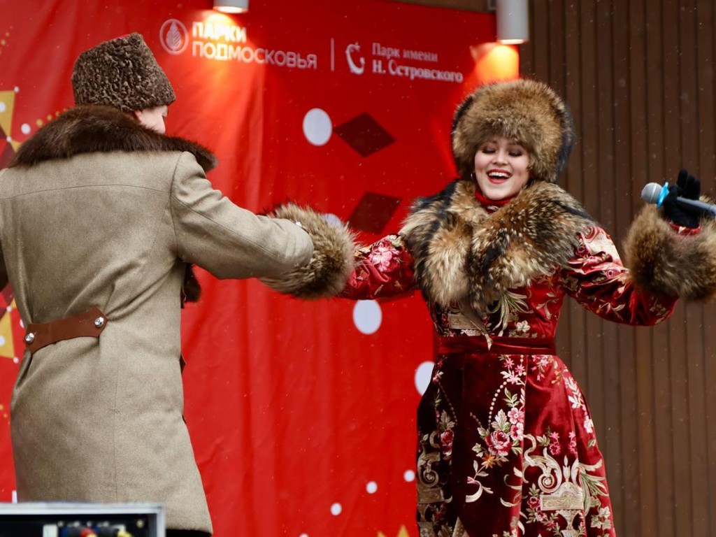 Московский театр песни «Яр» выступил с концертом на Масленице в ступинском парке