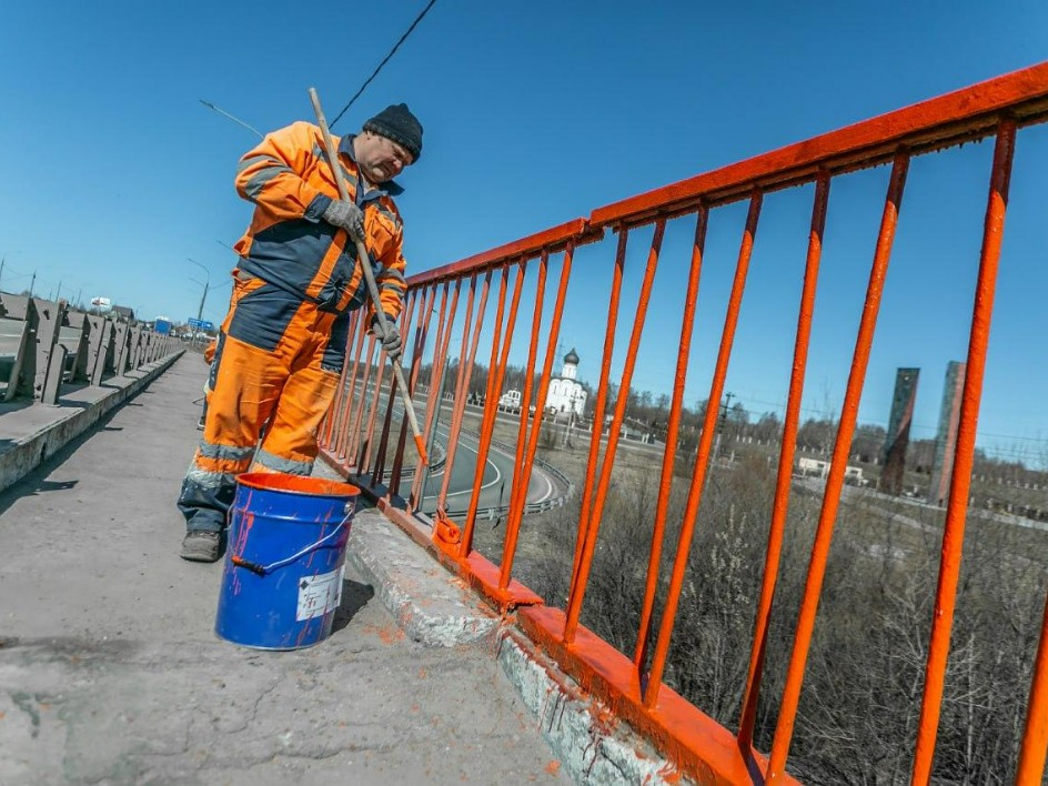 На подмосковных дорогах восстановили ограждение