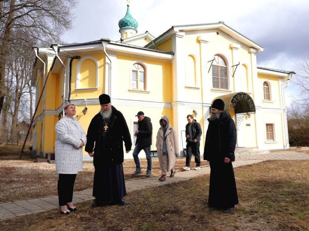 Глава Сергиева Посада с архимандритом Лукой наметили развитие скита Параклит