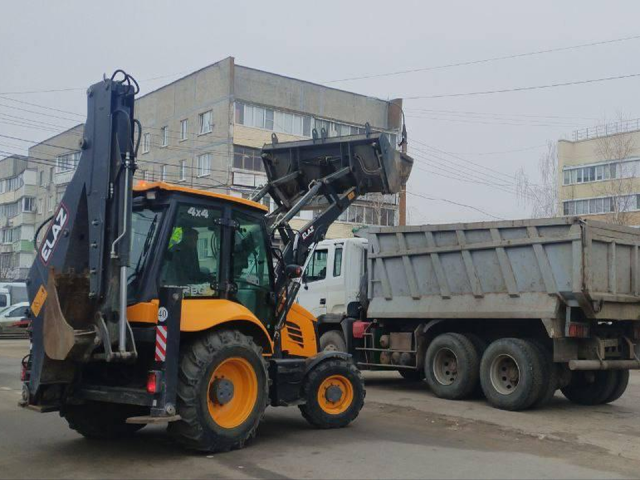 В поселке Хорлово и на улице Куйбышева идет ямочный ремонт