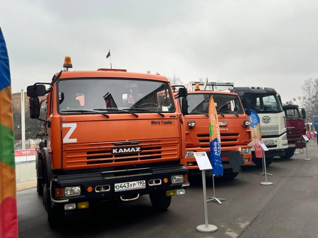 Более 20 видов новейшей коммунальной техники представили на выставке в Мытищах