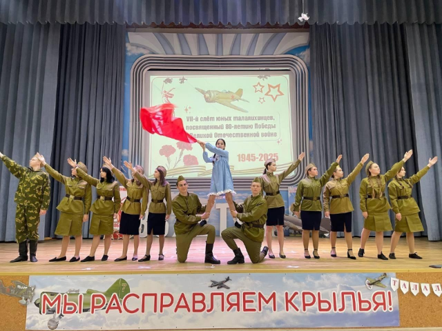 Школьники Домодедова почтили память героев ВОВ на масштабном слете