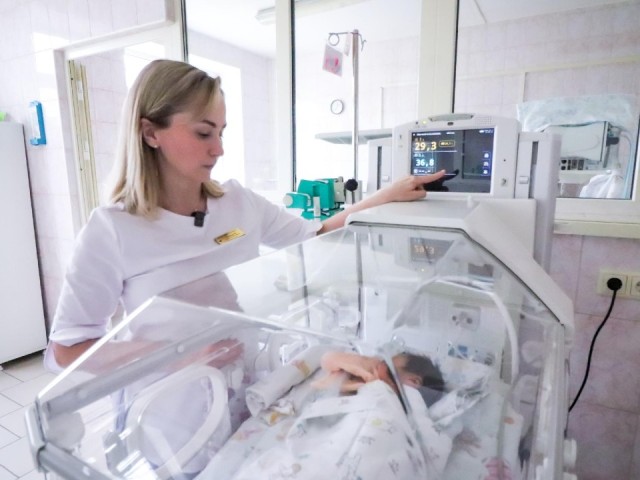 В Клинскую больницу поступили операционные столы и инкубаторы для новорожденных