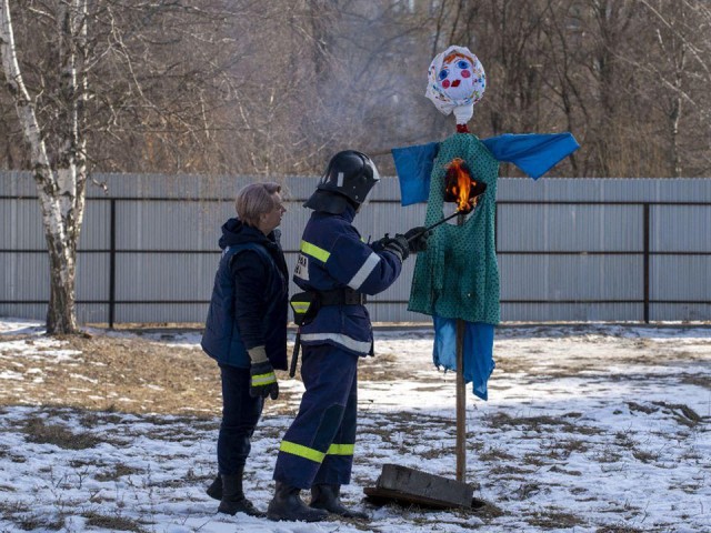 Студенты в Раменском сожгли чучело и встретили весну