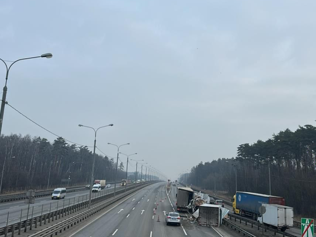 Полиция проводит проверку по факту ДТП на М-2, в котором погиб водитель фуры