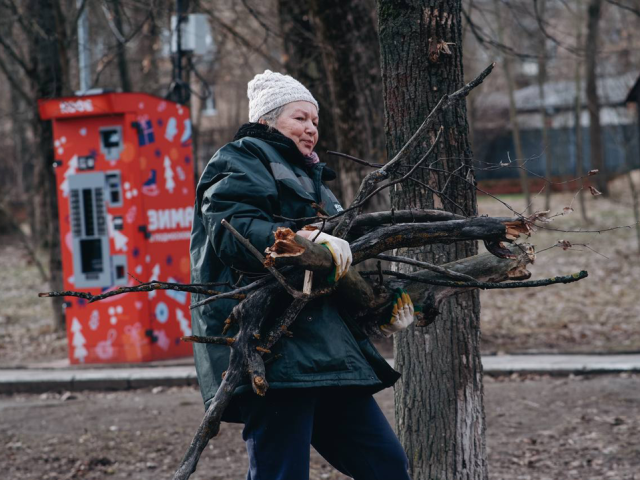 Городские парки Щелкова привели в порядок после пятничного ураганного ветра