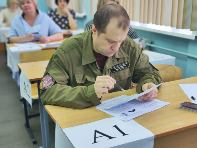 Родители электростальских девятиклассников сдали государственный экзамен в школе