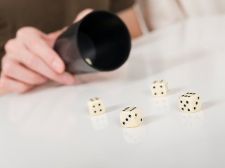 Психолог перечислила признаки распада личности лудомана