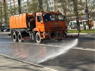 Реутовские коммунальщики промыли 36 километров дорог за день