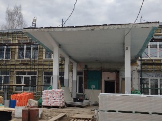 Ремонт фасада и кровли начали в школе «Содружество» в Высоковске