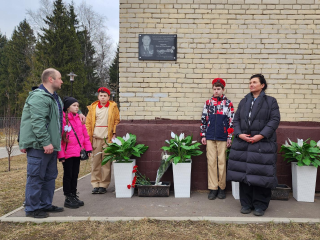 В Лобне открыли мемориальную доску, посвященную первому директору школы №4