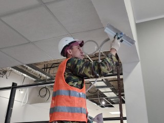 В строящуюся школу в мкр Восточный в апреле начнут завозить мебель