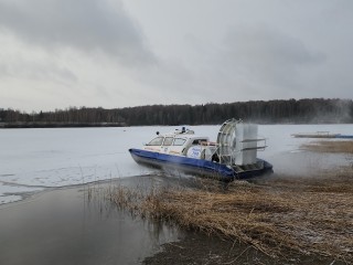 Спасатели начали поиски прыгнувшего в полынью жителя Химок