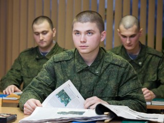 Отслуживших срочников хотят освободить от испытательного срока при трудоустройстве