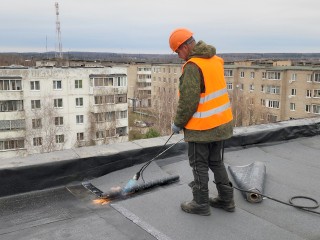 В Лобне оштрафовали строителей, забывших поставить ограждение при ремонте кровли