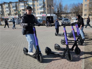 Электросамокатчиков решили прогнать с тротуаров