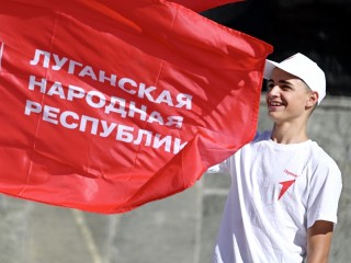 Телемост со сверстниками в ЛНР провели школьники Ногинска