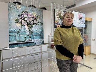 В Шаховской открылась выставка картин, посвященных цветам