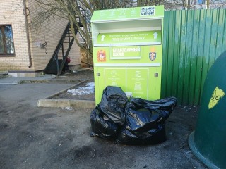 В Краснознаменске пункты приема текстиля превращают в мусорные площадки