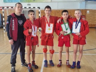 Спортсмены из Протвина завоевали золото на зональном первенстве по самбо