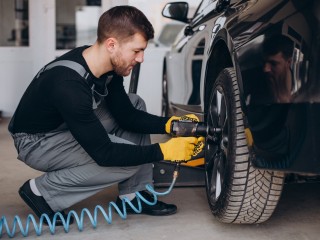 Автолюбителям посоветовали не спешить с заменой зимней резины