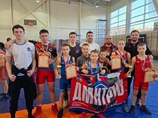 Дмитровские борцы завоевали 8 медалей на областном турнире в Клину