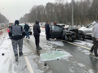 В Серпухове из-за жесткого ДТП перекрыли трассу А-108