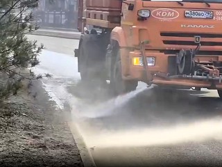 Реутовские коммунальщики промыли 36 километров дорог за день