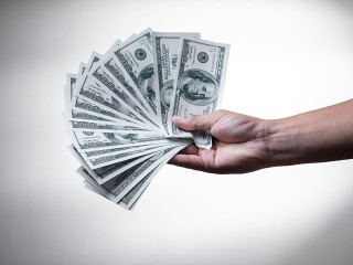 Финансист исключил падение курса доллара ниже 80₽