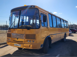 Новый школьный автобус каждое утро привозит детей из деревень до Заворовской школы