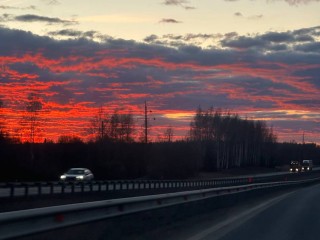 Кровавый закат заметили в Волоколамске
