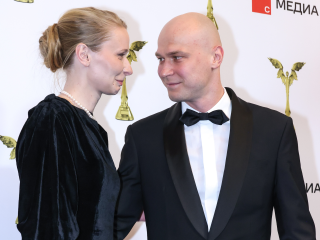 Юра Борисов с женой появился на кинопремии «Ника»