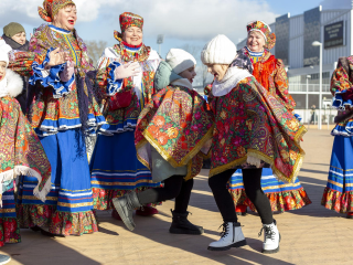 Электростальцы устроили флешмоб с «Катюшей» и «Калинкой-малинкой»