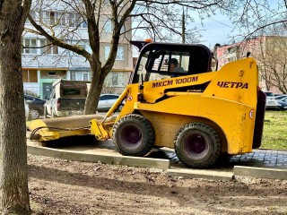 Территорию в поселке Дзержинского приведут в порядок сразу после замены труб ХВС