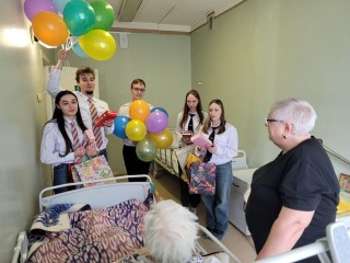 Студенты поздравили пациентов больницы в Орехово-Зуеве с 8 марта