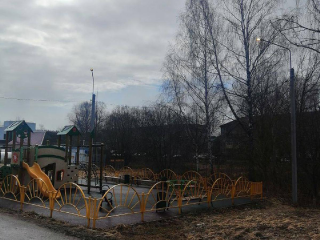 В Волоколамске починили освещение у детской площадки на улице Советской Армии