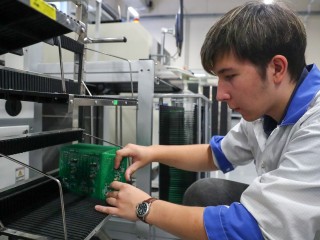 Сергиево-Посадские студенты узнали о производстве печатных плат на заводе «Звезда»