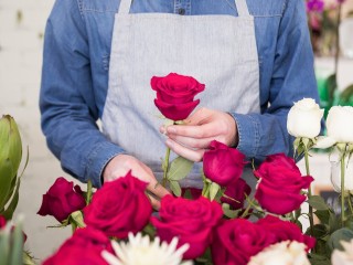 Все для любимой: где в Зарайске можно купить аленький цветочек к 8 Марта