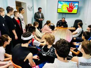 Подмосковные росгвардейцы рассказали детям о важности спорта и вреде наркотиков