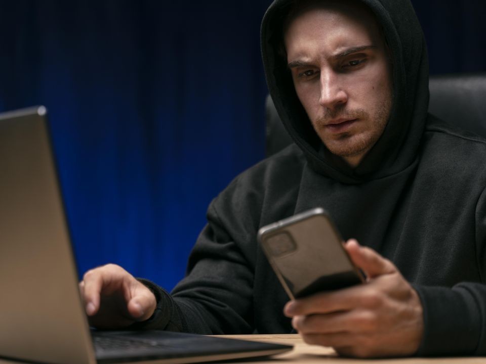 Телефонные аферисты стали названивать ветеранам в преддверии 9 Мая