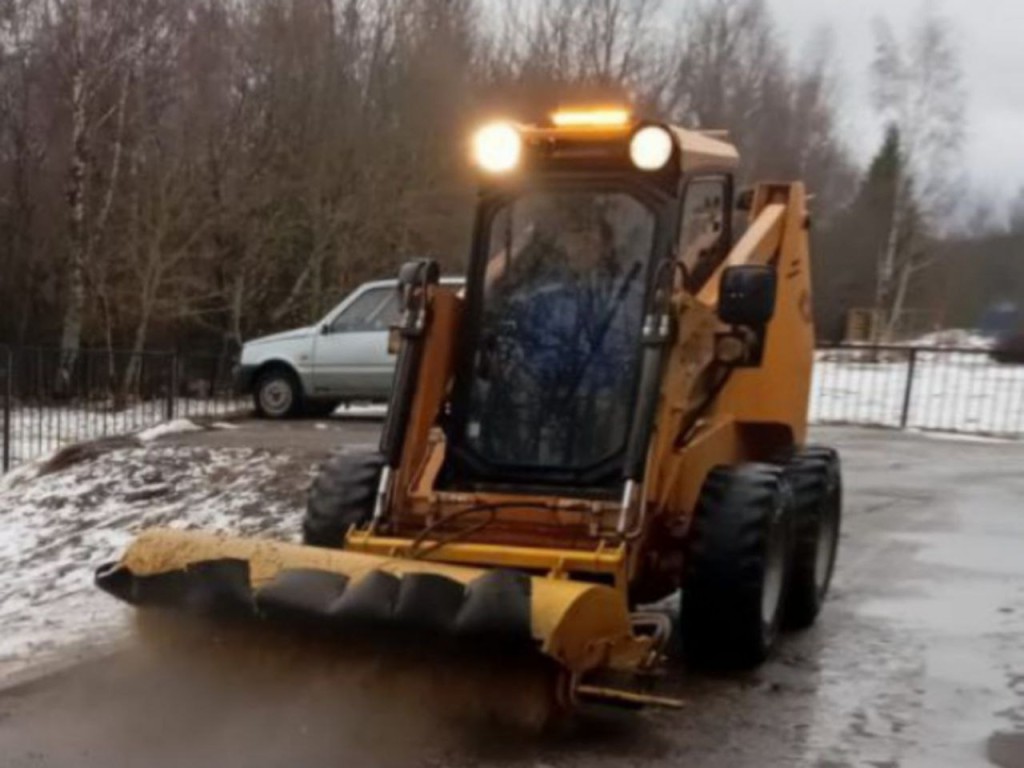 Талдомские дорожники вышли на уборку снега и наледи