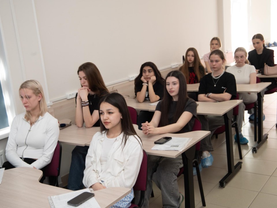 Школьники Видного изучают основы здоровья и ухода за новорожденными