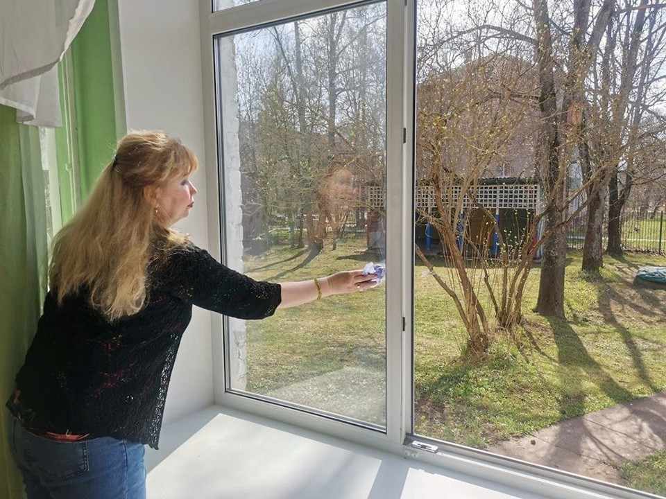 Сотрудники и воспитанники школы искусств в Пушкино навели порядок на территории