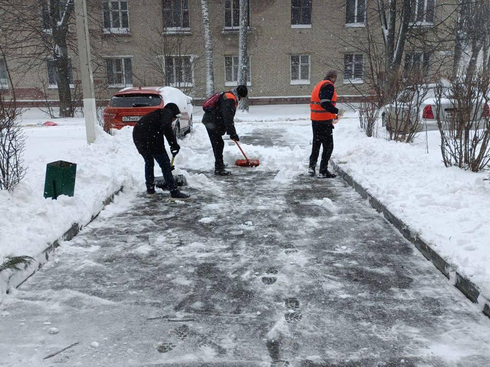 Глава Домодедова посоветовала отказаться от поездок на летней резине из-за снегопада